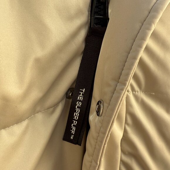 Aritzia | Supper Puffer | Shorty | XS | Champaign | Great Condition Minor Flaw - Picture 10 of 14